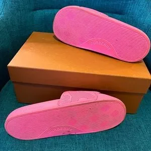サンダル・ミュール Burberry pink monogram furley slides Burberry | Shoes | Pink Burberry Monogram Furley Slides